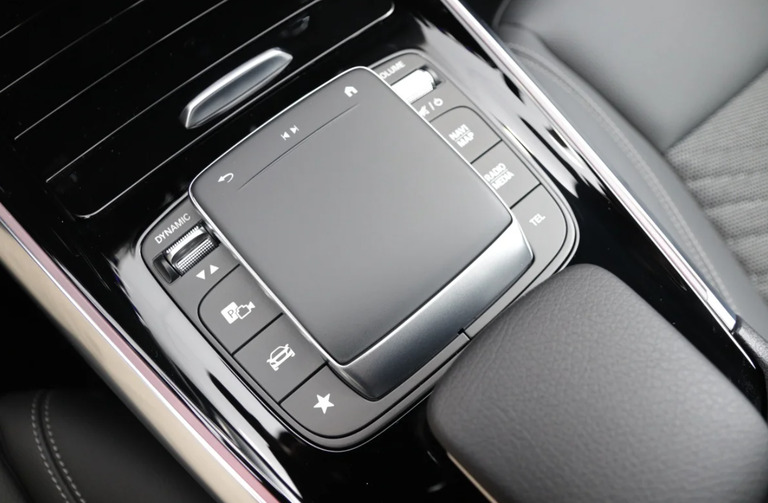 Mercedes EQA250