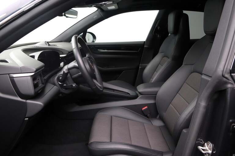 Porsche Macan 4