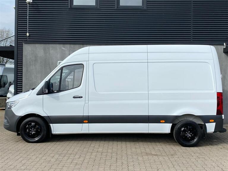 Mercedes-Benz Sprinter 215