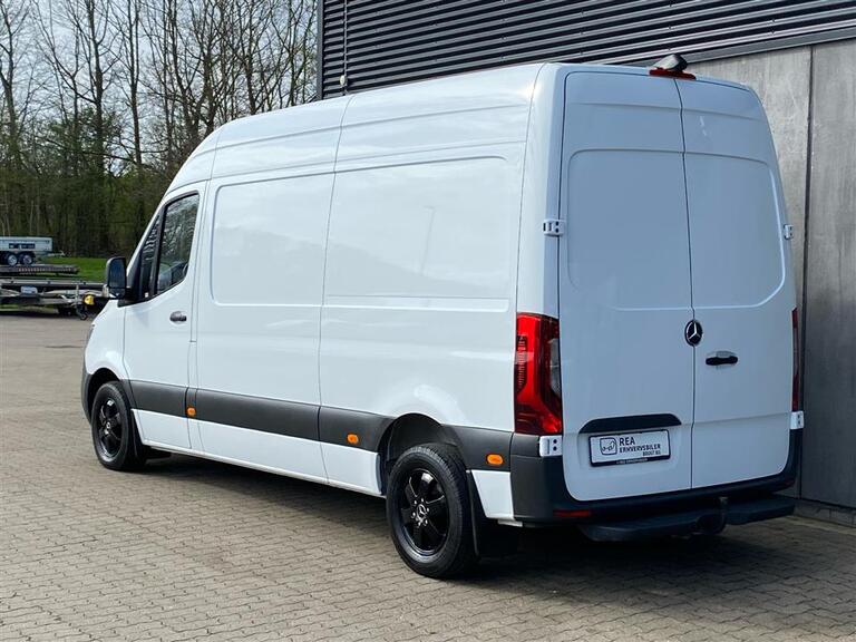 Mercedes-Benz Sprinter 215