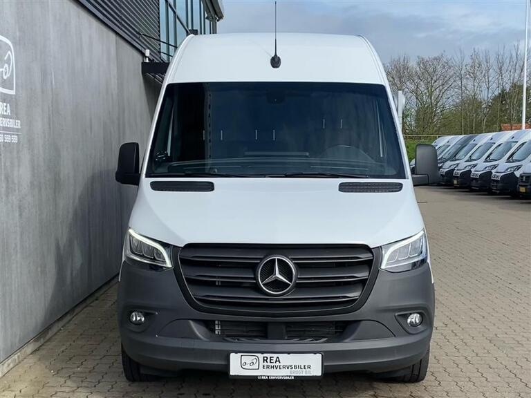 Mercedes-Benz Sprinter 215