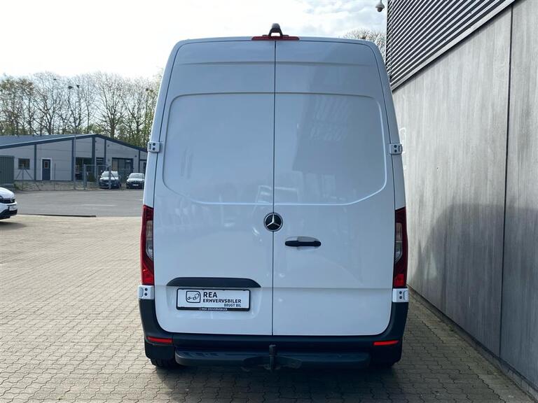 Mercedes-Benz Sprinter 215