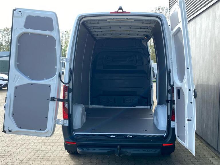 Mercedes-Benz Sprinter 215