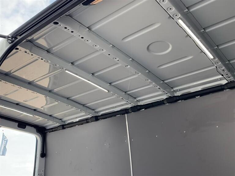 Mercedes-Benz Sprinter 215