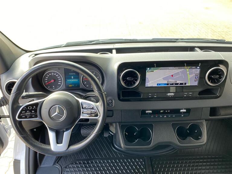 Mercedes-Benz Sprinter 215