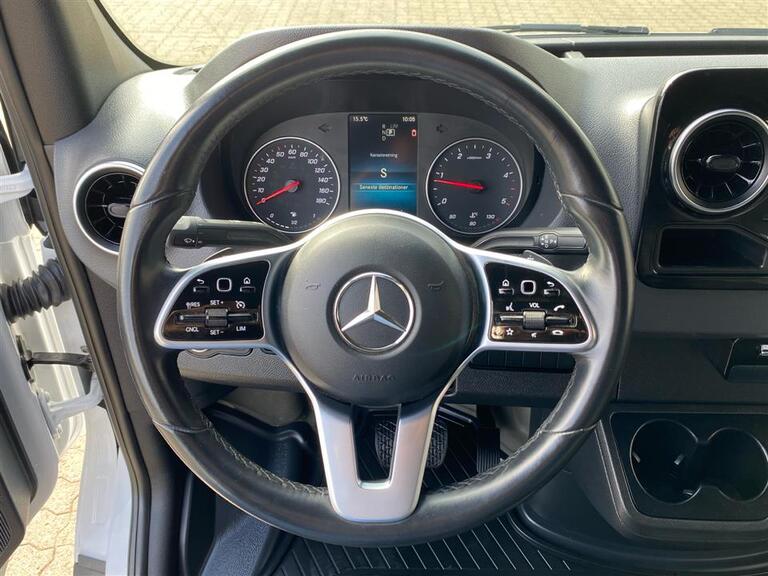 Mercedes-Benz Sprinter 215