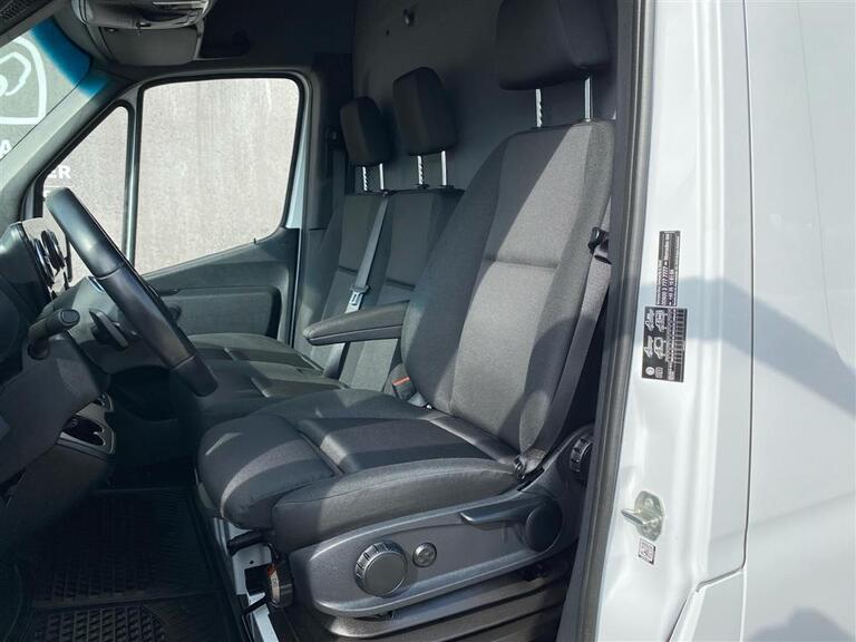 Mercedes-Benz Sprinter 215