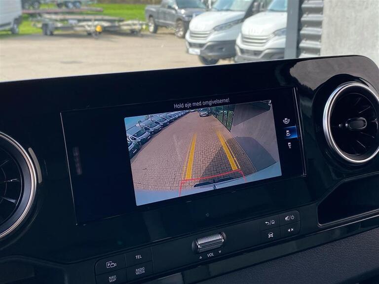 Mercedes-Benz Sprinter 215