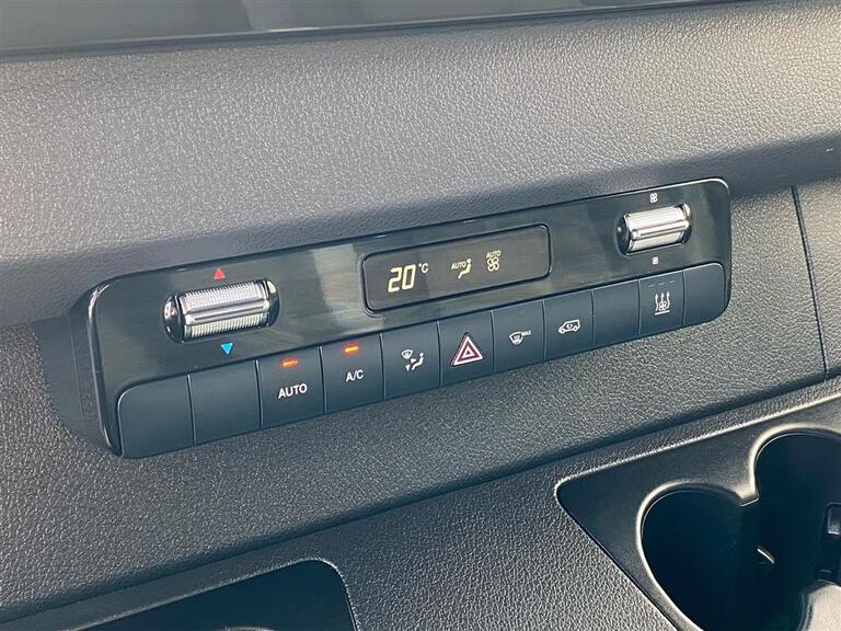 Mercedes-Benz Sprinter 215