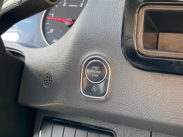 Mercedes-Benz Sprinter 215