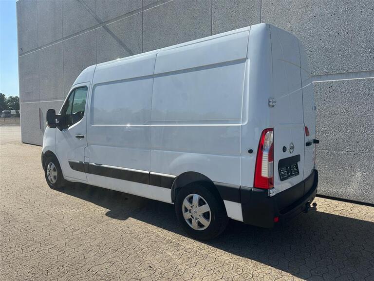 Nissan NV 400