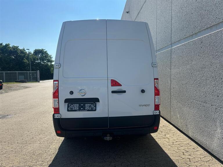 Nissan NV 400