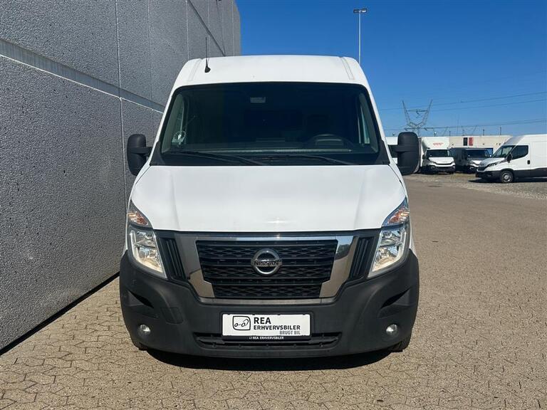 Nissan NV 400