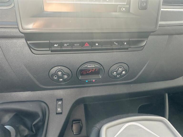 Nissan NV 400