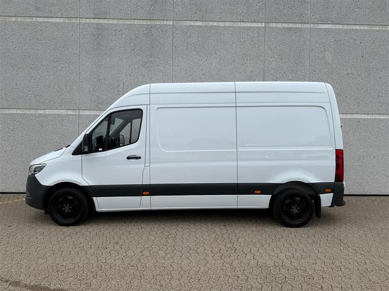 Mercedes-Benz Sprinter 215
