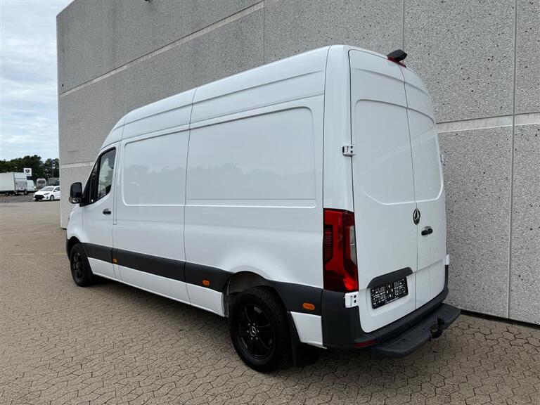 Mercedes-Benz Sprinter 215