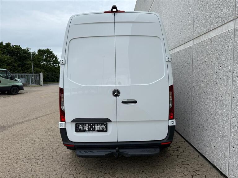Mercedes-Benz Sprinter 215