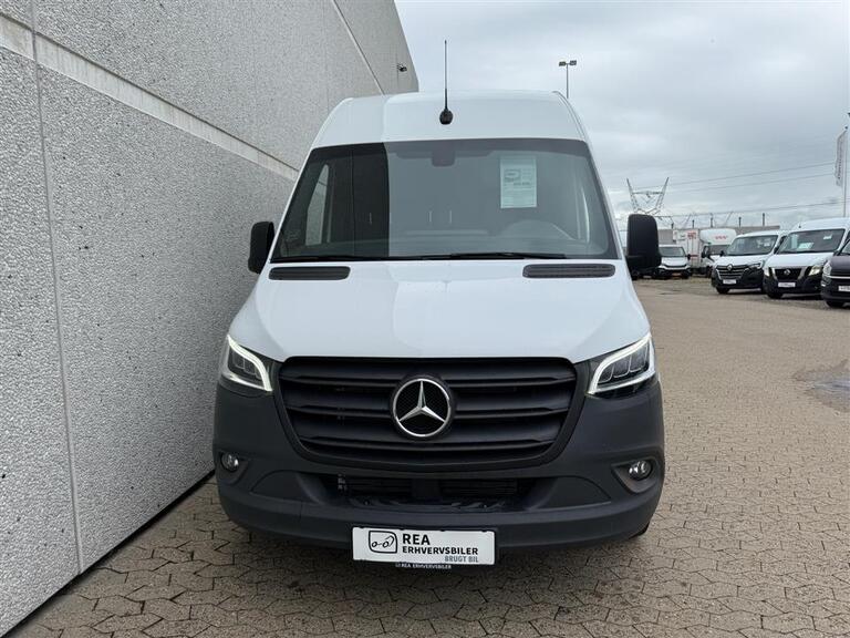 Mercedes-Benz Sprinter 215