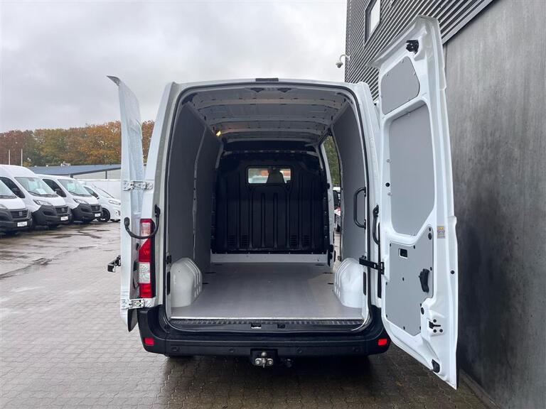 Nissan NV 400