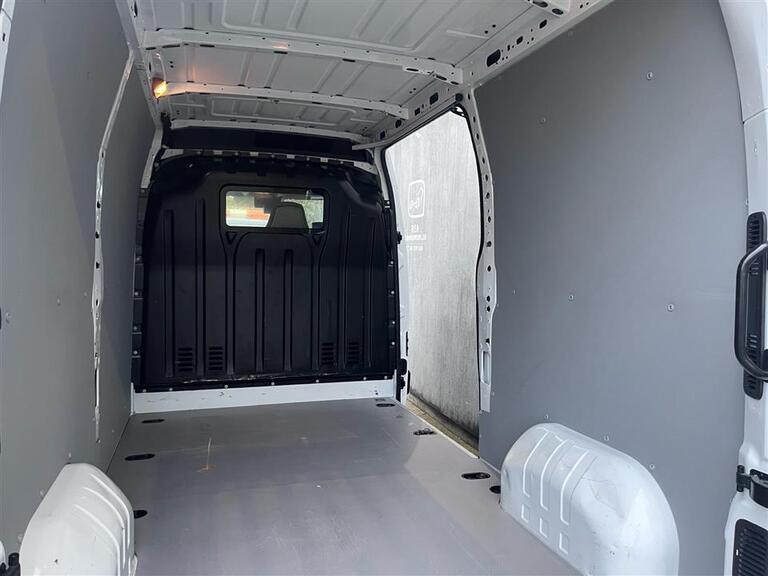 Nissan NV 400