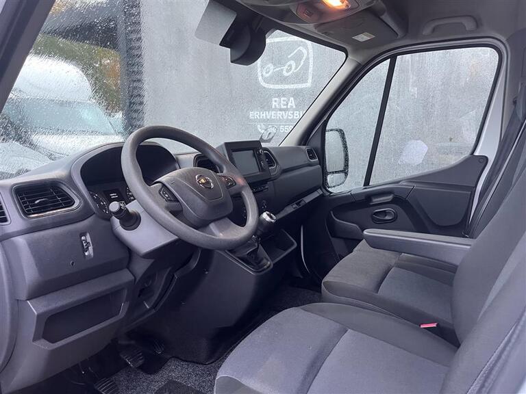 Nissan NV 400