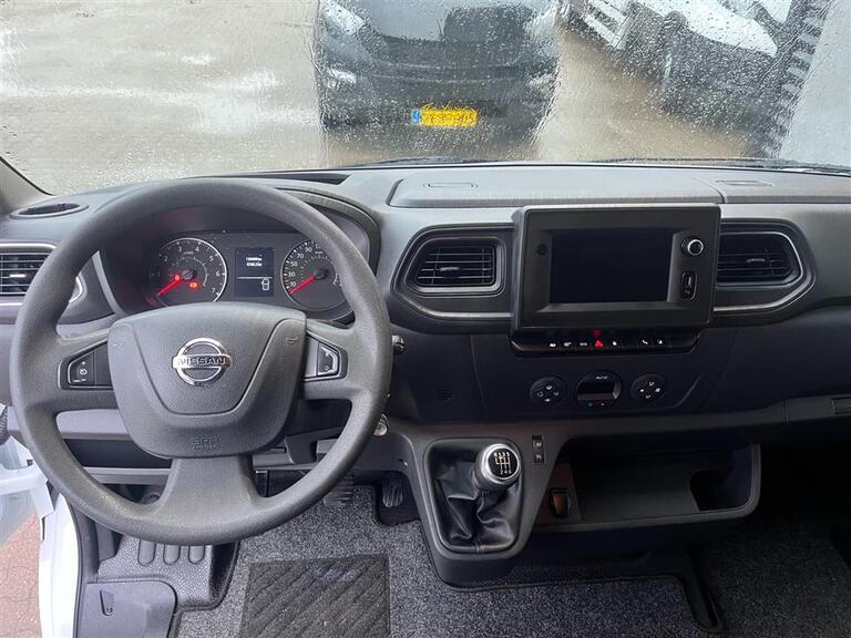 Nissan NV 400