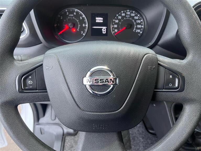 Nissan NV 400