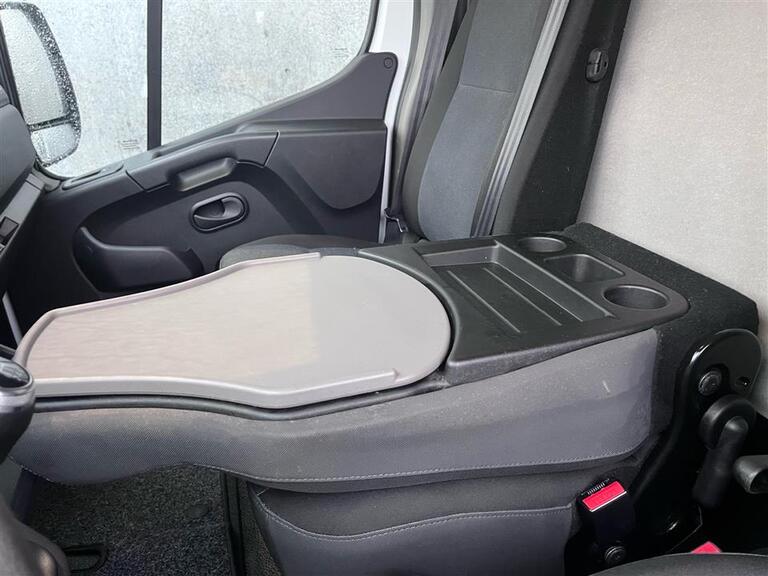 Nissan NV 400