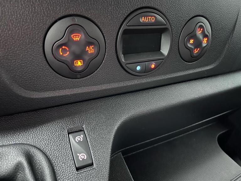 Nissan NV 400