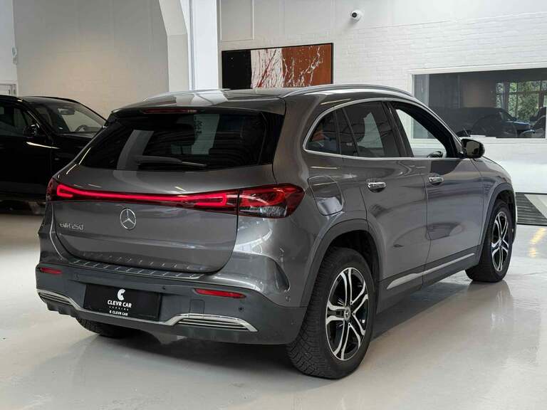 Mercedes EQA250