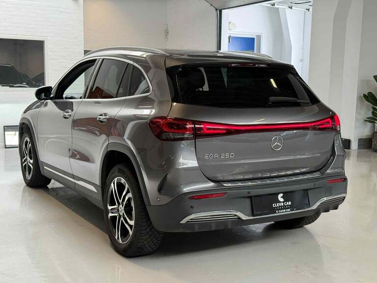 Mercedes EQA250