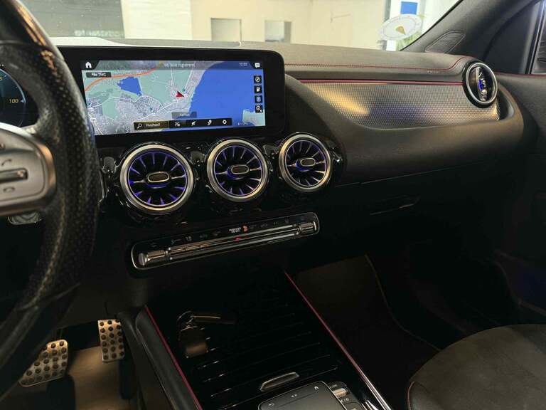 Mercedes EQA250