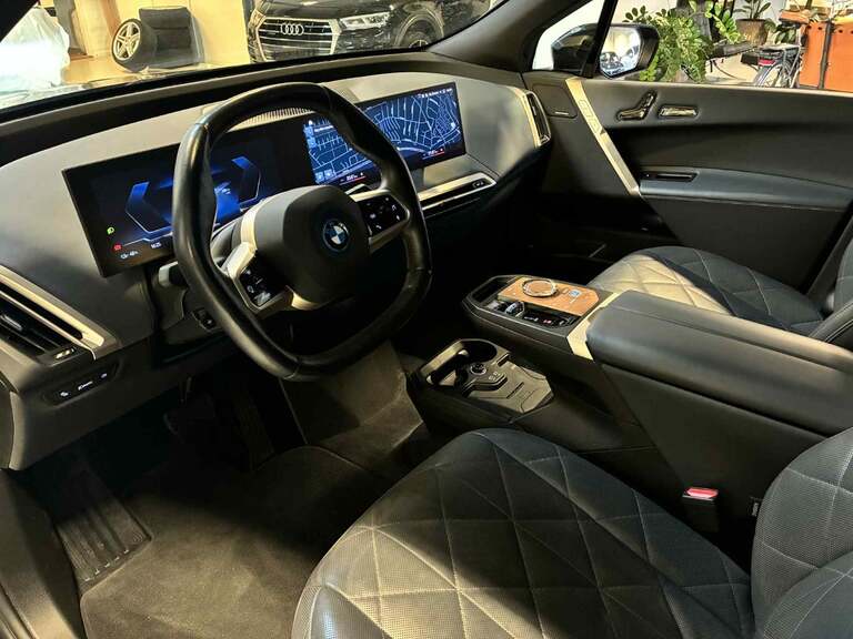 BMW iX