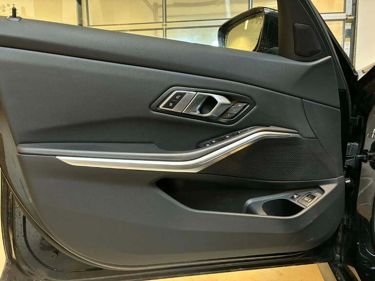 BMW 330e