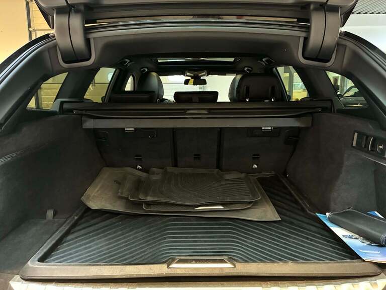 BMW 330e