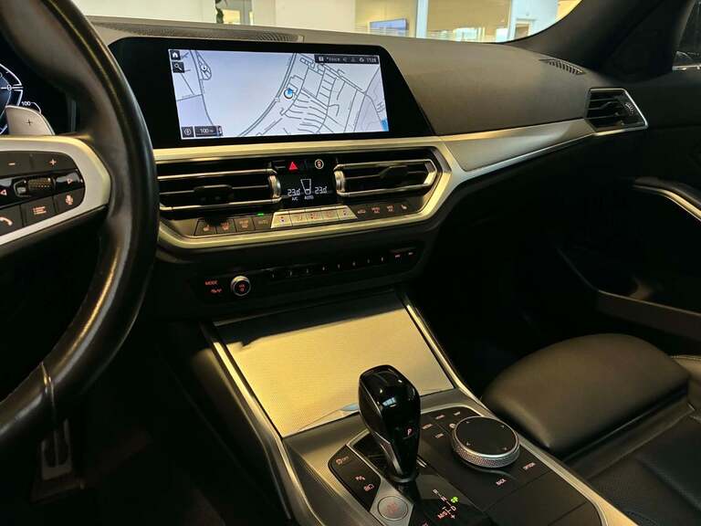 BMW 330e