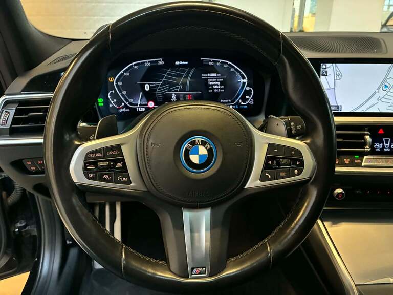 BMW 330e