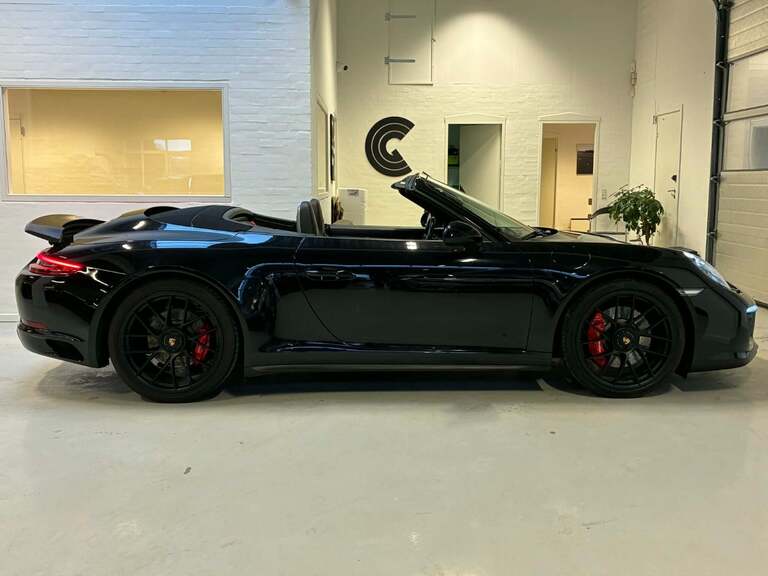 Porsche 911 Carrera 4 GTS