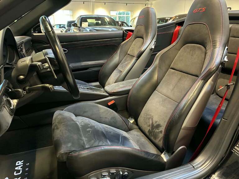 Porsche 911 Carrera 4 GTS