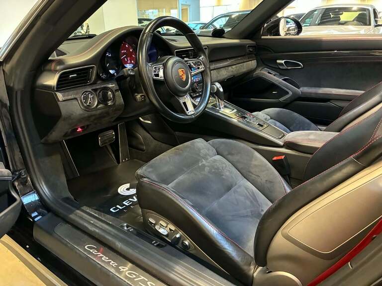 Porsche 911 Carrera 4 GTS