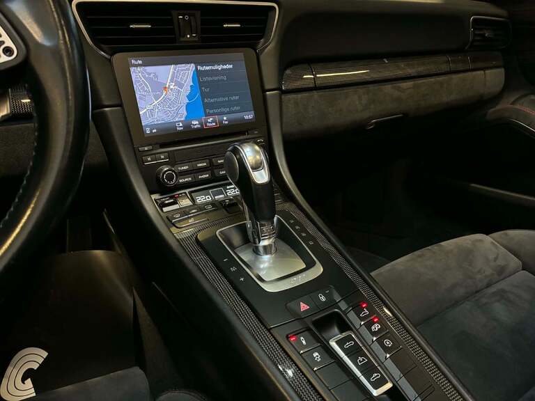 Porsche 911 Carrera 4 GTS