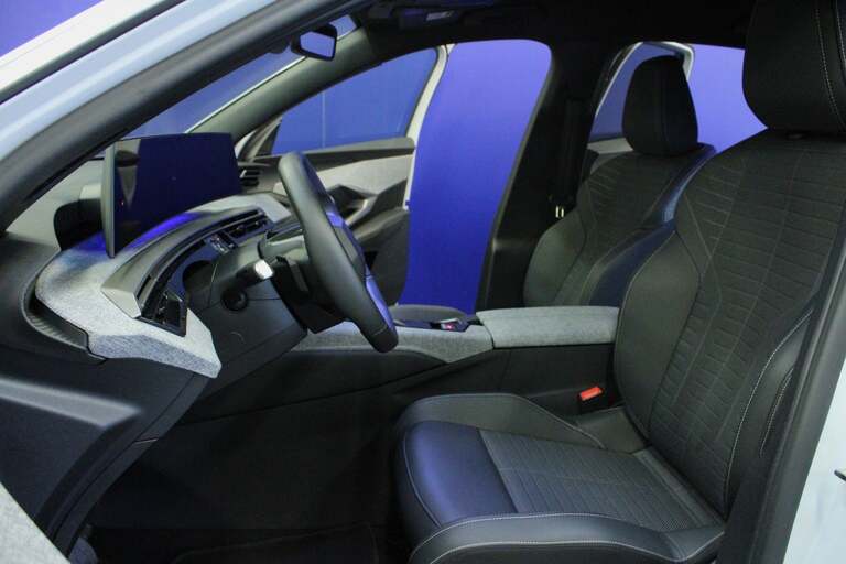 Peugeot e-3008