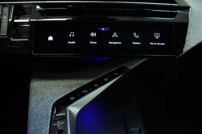 Peugeot e-3008