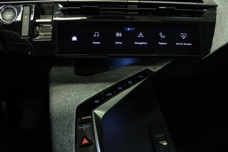 Peugeot e-3008