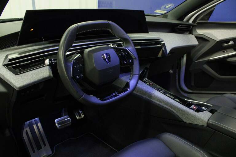 Peugeot e-3008