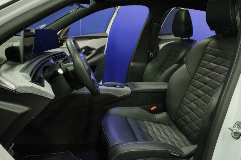 Peugeot e-3008