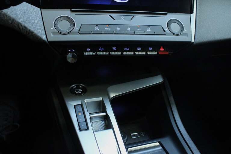 Peugeot e-308