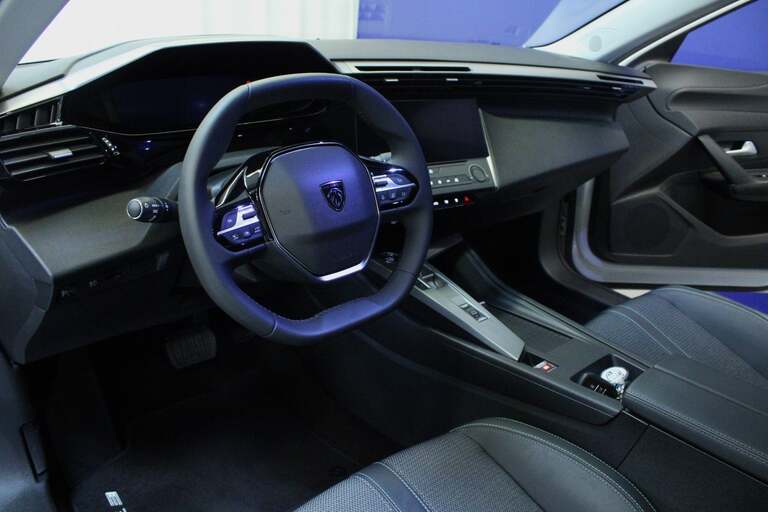 Peugeot e-308
