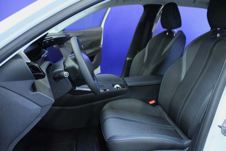 Peugeot e-308