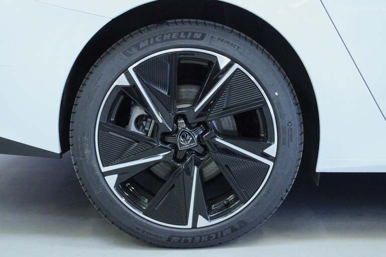 Peugeot e-308